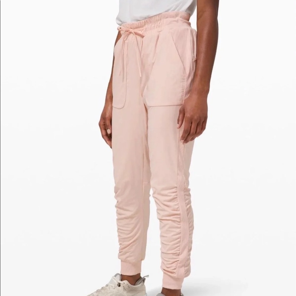 BNWT lululemon size 4 beyond the studio LL PIMI